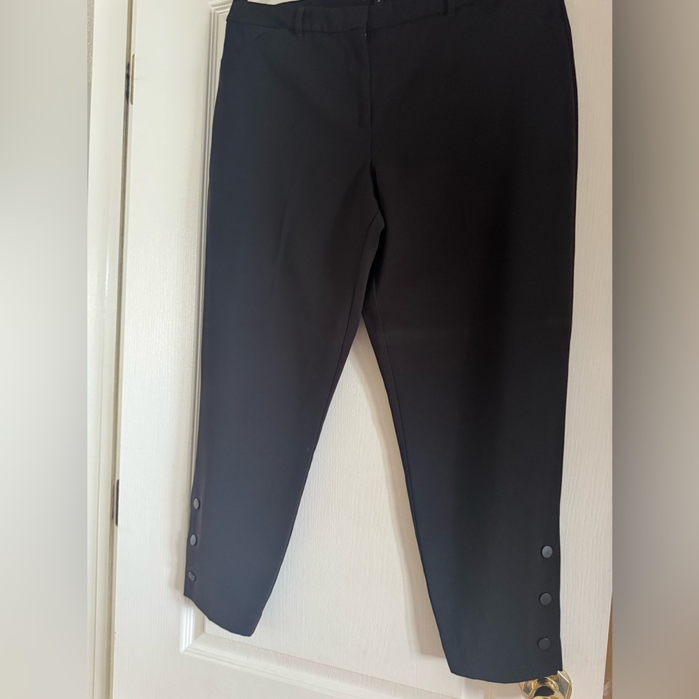 🖤 Black Ankle Pants with Button Detail — Size 14